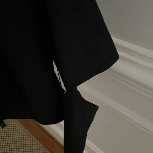 ALO Yoga Black Cropped Sweatshirt - Picture 5 of 5